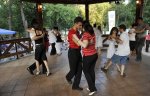 Peste 100 de persoane au dansat tango “La sosea”