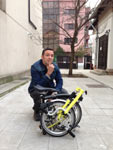 Daniel Buzdugan, cu bicicleta pliabila la metrou