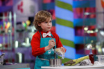 Un concurent „Junior Chef”, in videoclipul unei cantarete