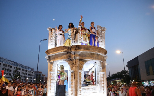 Carnavalul Mamaia 2014 continua cu show-uri incendiare si defilari de moda