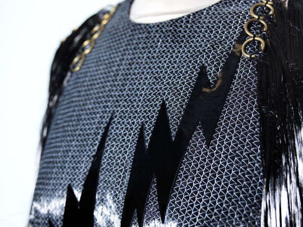 Designerii fashion Felder Felder au prezentat o rochie sustenabilă din carbon pentru a 10-a aniversarea a afacerii lor