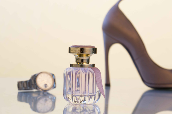 Gama premium de cosmetice ARTISTRY™ prezintă noul parfum ARTISTRY FLORA CHIC™
