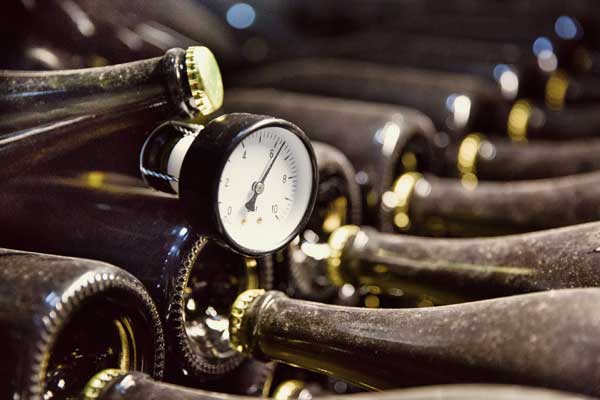 Costul de producție pentru un vin spumant poate ajunge la 8 euro/sticlă