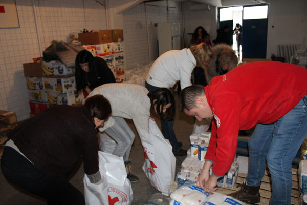 Crucea Roșie Română și Telekom Romania ajută persoanele afectate de ger și zăpezile abundente, din județele Călărași, Giurgiu și Ialomița