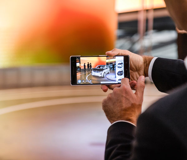 Premieră mondială – aplicaţie BMW i de vizualizare a produsului prin augmented reality cu ajutorul Tango, tehnologia AR a Google pentru smartphone