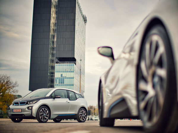 BMW Group lider pe piaţa premium de automobile plug-in, performanţe record în România