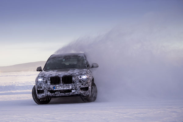 Noul BMW X3 este supus testelor în condiţii de iarnă