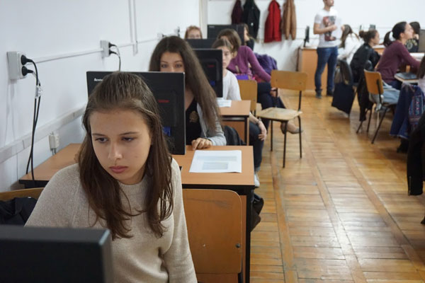 Liceenii români au participat la prima Competiție Națională de programare Java pentru liceu