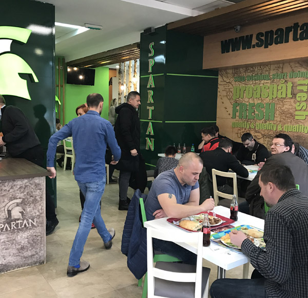 Spartan redeschide restaurantul stradal din Arad, cu o investiție de peste 30.000 de euro