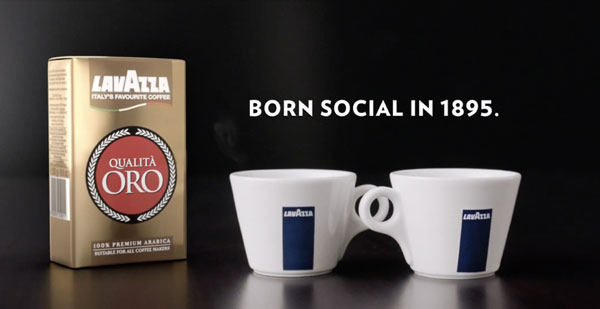 „Born Social in 1895”: noua campanie internațională de publicitate celebrează rolul cafelei Lavazza ca prima rețea socială din lume