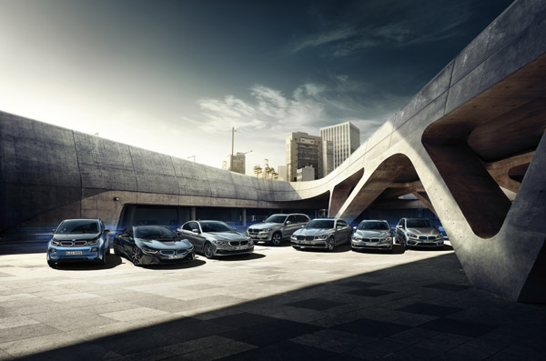 Succes pentru modelele BMW i – cote de piaţă record şi premii importante. Numărul unu în segmentul automobilelor electrice şi plug-in şi în România
