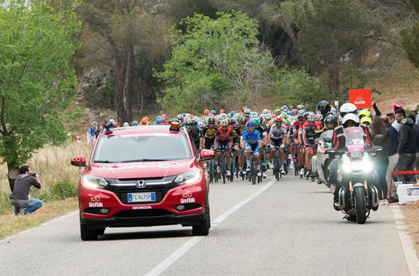 Honda features as official sponsor and supplier of cars and motorcycles for the 100th Giro d’Italia