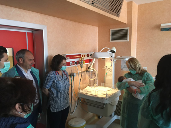 Salvați Copiii România, cu sprijin de la Egger, a dotat maternitățile din Rădăuți și Gura Humorului cu aparatură medicală în valoare de 46.000 de euro