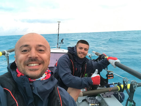 Echipa de români a reușit să traverseze Marea Neagră într-o ambarcațiune cu vâsle şi a stabilit un record mondial de viteză pentru România