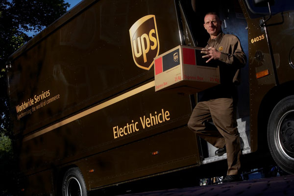 UPS se angajează să utilizeze mai multe vehicule alternative, combustibili și energie regenerabile până în 2025