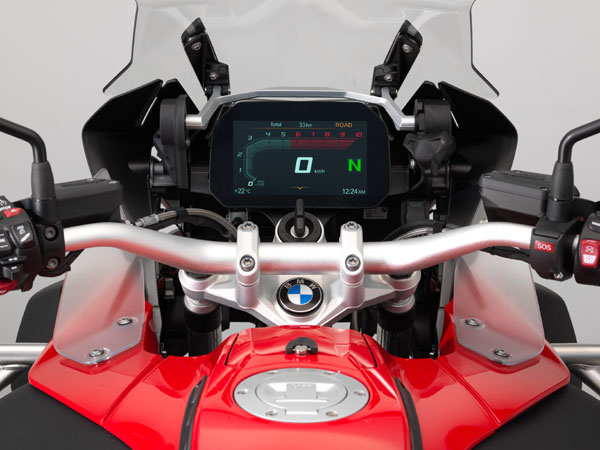 BMW Motorrad prezintă echipamentul special Connectivity – bord multifuncţional cu display TFT color de 6,5 inci, oferind o gamă largă de posibilităţi