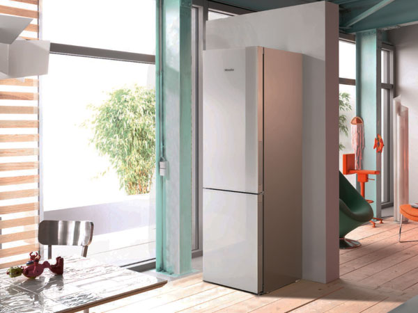 Miele recomandă frigiderul vedetă al sezonului: KFN 29683, dotat cu funcții exclusive pentru vară