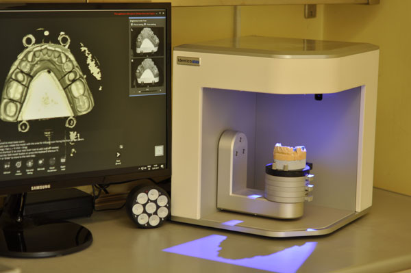 Scannerul Medit Identica Hybrid – ultima generație de scanner în laboratorul LLLDental