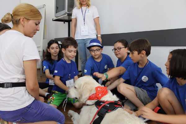 Terapia cu animale – atelier in premieră la Facultatea de Sociologie și Asistență Socială