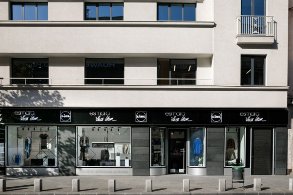 Lidl deschide primul său pop-up store din România, pentru colecția de haine „esmara by Heidi Klum”