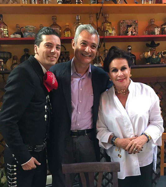 Ambasadorul Mexicului in Romania, Arturo Trejo, a cinat cu Radhu si Laura Zapata