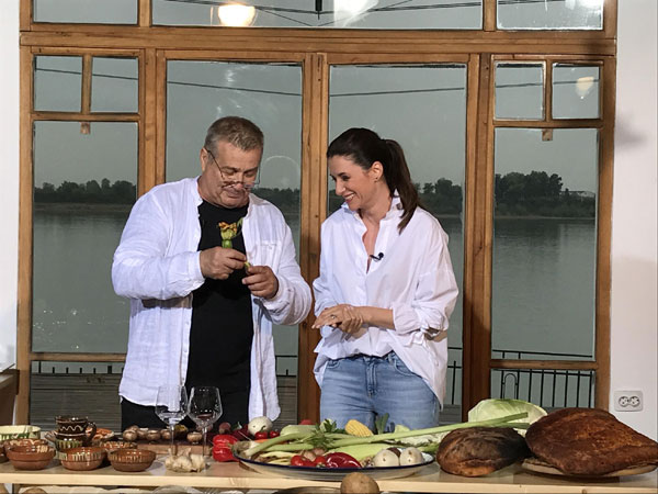 Iuliana Tudor, Vedeta populară din bucătăria lui Mircea Dinescu