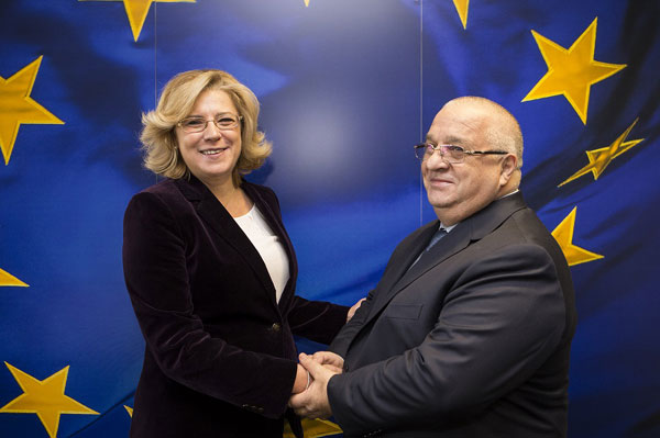 Comisarul european Corina Crețu s-a întâlnit, la Bruxelles, cu ministrul român al transporturilor Felix Stroe