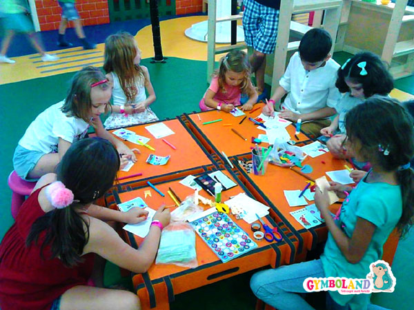 Gymboland și United Way România organizează ateliere creative în beneficiul copiilor defavorizați