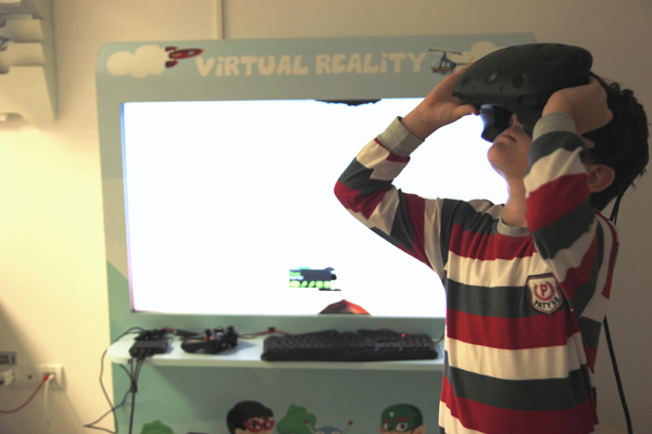Terapie cu ajutorul realității virtuale pentru 100 de copii cu boli incurabile sau care le limitează viața, din întreaga țară
