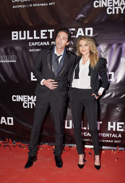 Adrien Brody și Alexandra Dinu au sosit în România pentru lansarea filmului “Bullet Head. Capcană mortală”