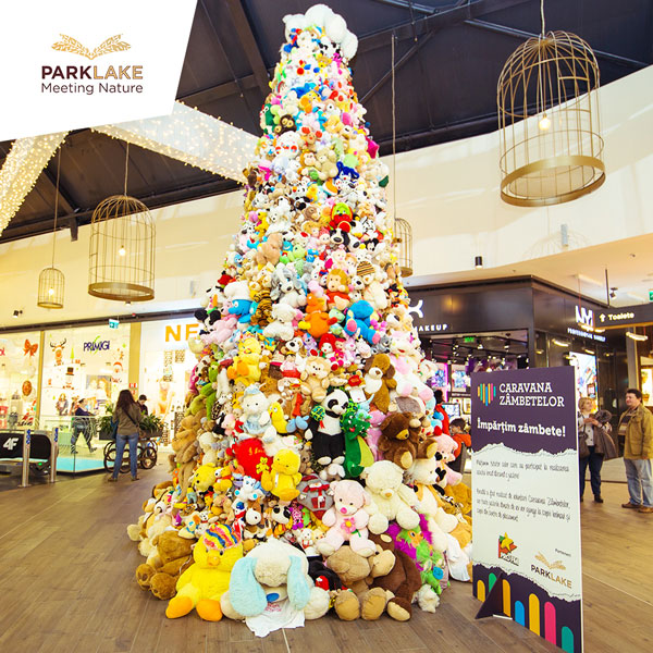 Cel mai mare brad realizat din jucării de pluș din România este găzduit în luna decembrie de ParkLake Shopping Center