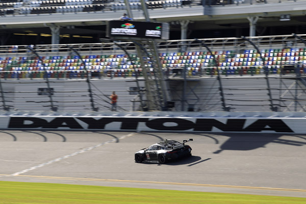 BMW Motorsport continuă programul de teste cu noul BMW M8 GTE la Daytona