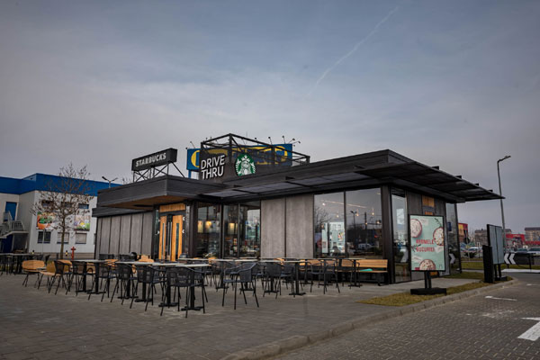 Starbucks deschide prima cafenea Drive Thru din România