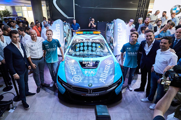 Noi dezvoltări în fruntea plutonului din Formula E: debutul următoarei generaţii Qualcomm Safety Car BMW i8 Coupé în Chile