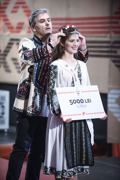 Alexandra Tăcutu, câștigătoarea “Ie, Românie” – Oltenia, este pasionată de costumul popular