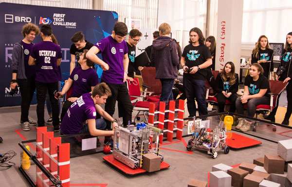 În cadrul finalei competiției de robotică „BRD FIRST Tech Challenge Romania”, 4 echipe vor fi desemnate să reprezinte România în Statele Unite ale Americii