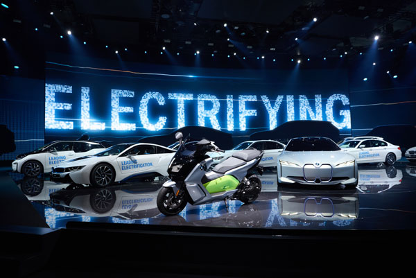 Peste un sfert de milion de automobile electrificate BMW Group pe şosele după creştere puternică a livrărilor în aprilie