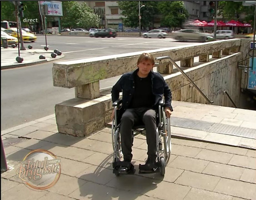Actorul Marius Manole, în scaun cu rotile prin București