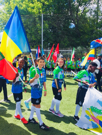 211 țări și regiuni au participat la cel de-al șaselea Forum Internațional pentru Copii „Fotbal pentru Prietenie”