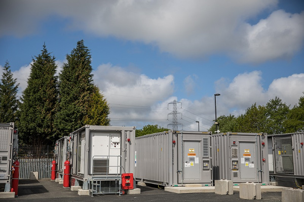 Enel inaugurează primul sistem independent de stocare a energiei pe bază de acumulatori din Marea Britanie