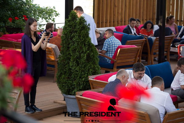 Lansarea Vinum & Carmina, împletire de vin bun, muzică și poezie, pe terasa grupului The President
