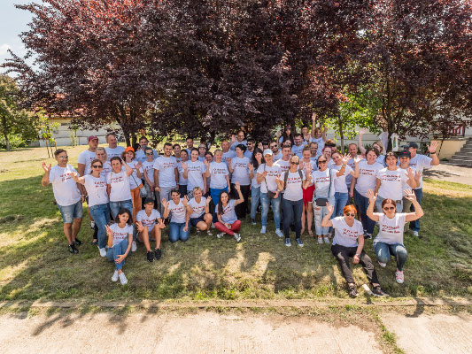 KFC a organizat „Ziua Curățeniei” în satul SOS din București