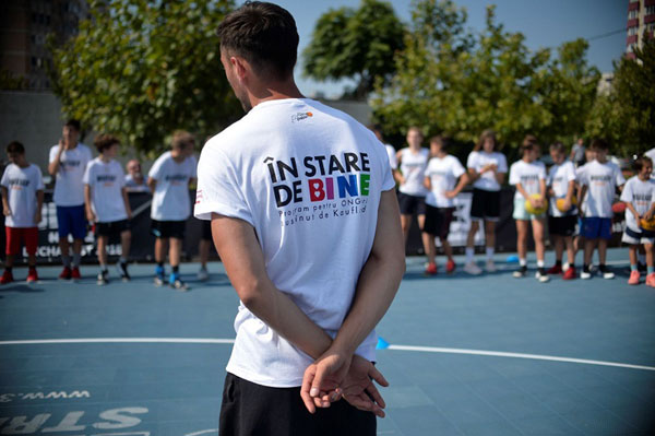 Din stradă, la Jocurile Olimpice: 150 de copii învață baschet 3×3, noua disciplină olimpică, de la cel mai titrat jucător al lumii, Dușan Bulut