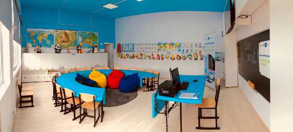 P&G şi designerul Adela Pârvu au transformat o sală de clasă în a doua casă pentru copiii din Rași, Ialomiţa
