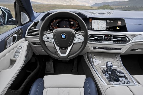Noul BMW X7 interior