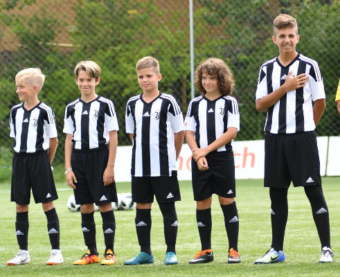 Copii la tabara de fotbal - Foto JTC Romania