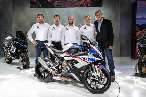 BMW Motorrad Motorsport va concura în WorldSBK în parteneriat cu Shaun Muir Racing şi un cuplu de piloţi pe măsură – Tom Sykes şi Markus Reiterberger