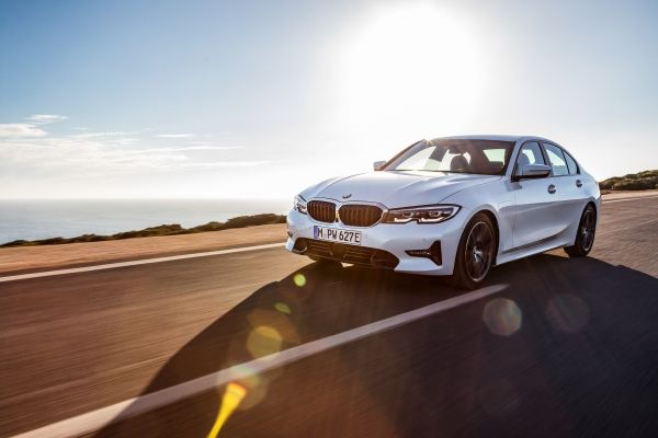 Mai sportiv şi mai eficient ca niciodată prin tehnologia BMW eDrive de ultimă oră: noul BMW 330e Sedan
