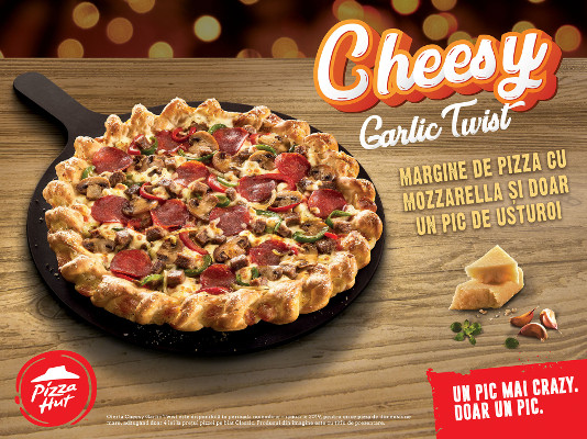 Surprize de sezon în meniul Pizza Hut: blatul Cheesy Garlic Twist, vin fiert și ciocolată caldă