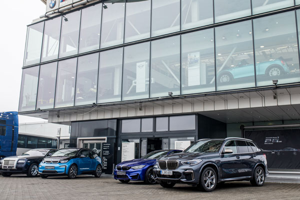 25 de ani de Automobile Bavaria. Cea mai mare reţea de dealeri BMW din Europa Centrală şi de Est continuă povestea de succes a BMW în România, începută în anul 1994